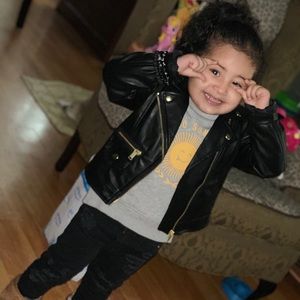 Meet your Posher, Simona